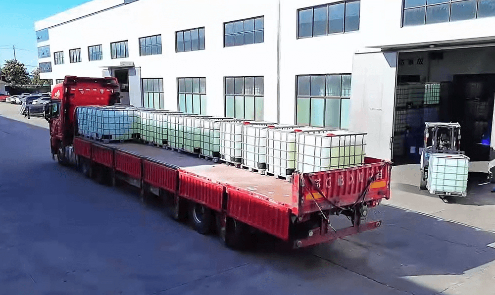 Der Kunde zuerst: Maßgeschneidertes Schaummittel geladen und bereit zum Versand an den Kundenstandort