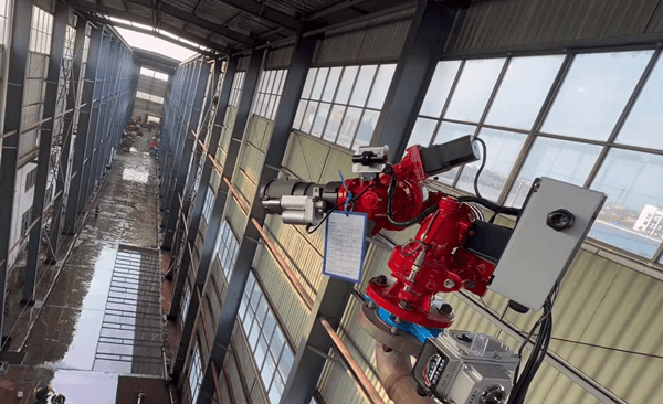 Der Auto-Tracking-Feuerwarnmonitor ist nun vollständig montiert, getestet und wird in Kürze versandt