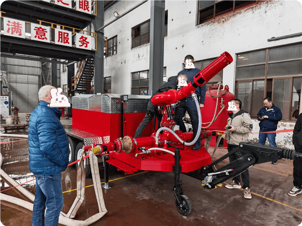 Das Muster eines maßgeschneiderten Feuerlöschmonitor-Anhängers wurde fertiggestellt.