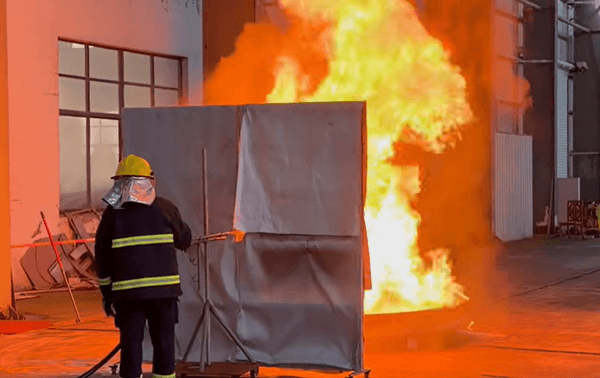 3 % FFFP-Schaumkonzentrat-Ölwannen-Brandtest: Feuer in 1 Minute und 15 Sekunden gelöscht